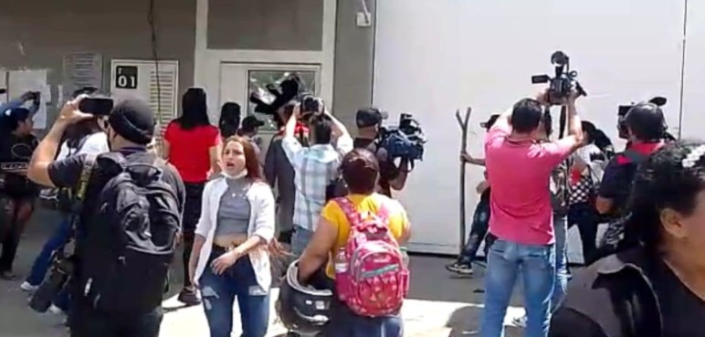 Reclamo de pruebas de supervivencia de familias en Tuluá casi termina en disturbios
