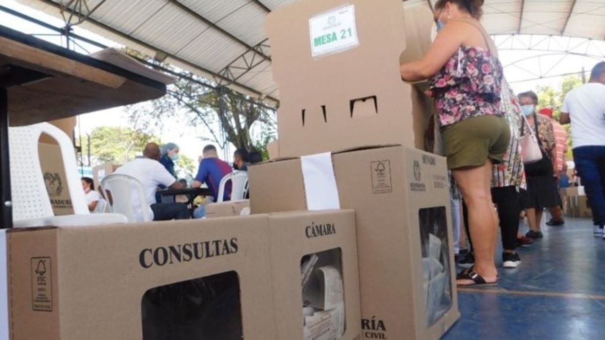 Se abren las urnas para que los colombianos elijan al próximo presidente