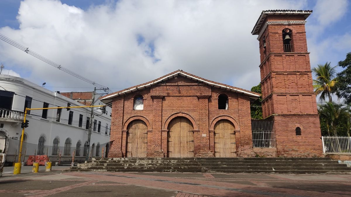 tras-desplome-en-iglesia-de-jamundi-avanza-busqueda-de-material-arqueologico-15-06-202-6