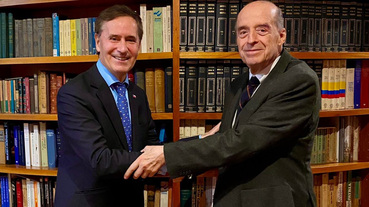 Álvaro Leyva se reunió con el embajador de Chile en Colombia