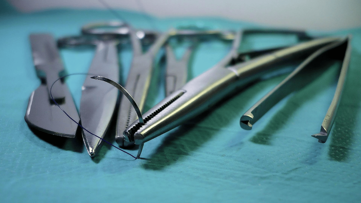 Insólito: una mujer habría vendido a su bebé para pagar una rinoplastia