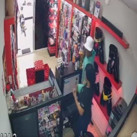 En video: hombre le disparó a una mujer por robarle el celular