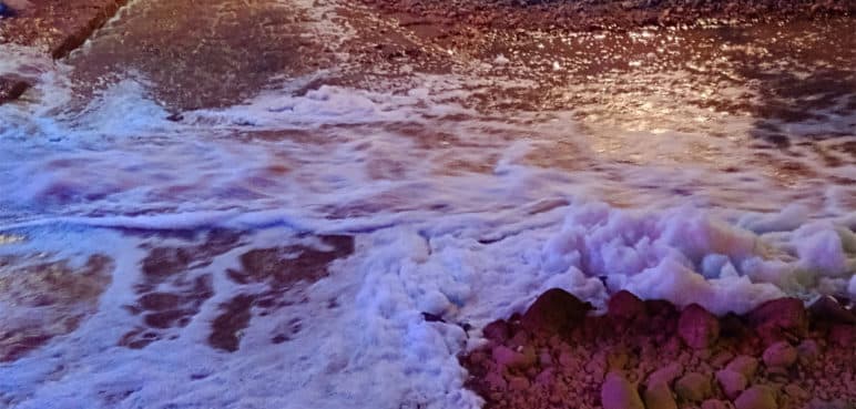 Espuma, color café y mal olor: ¿Qué pasa con el río Cali por estos días?