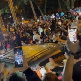 El sentido momento en que miles de fanáticos despidieron a Darío Gómez