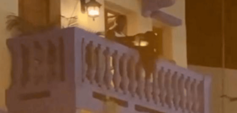 Mujer que tuvo sexo en un balcón de Cartagena asegura que la Policía los chantajeó