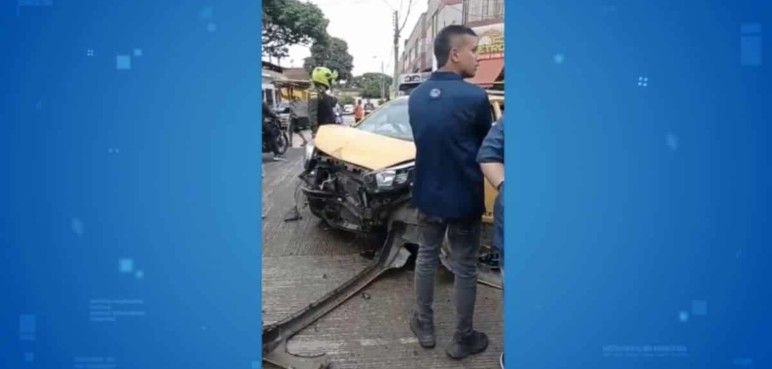 Un vehículo chocó contra un local comercial en el centro de Cali