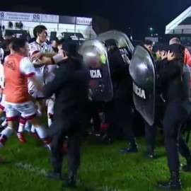 Video: batalla campal entre jugadores de un equipo argentino contra la Policía