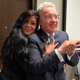 Video: Marbelle le cantó al expresidente Álvaro Uribe como regalo de cumpleaños