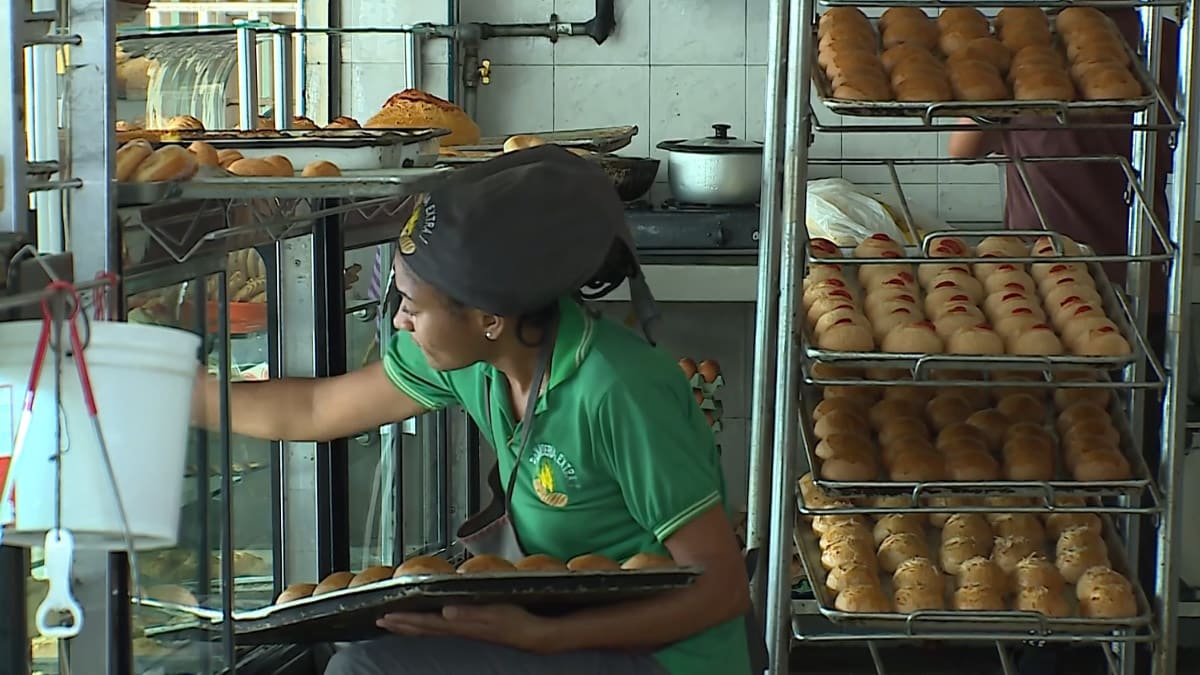 ¿Ya no se consigue pan de 500 en Cali? Esto es lo que pasa con el sector panadero