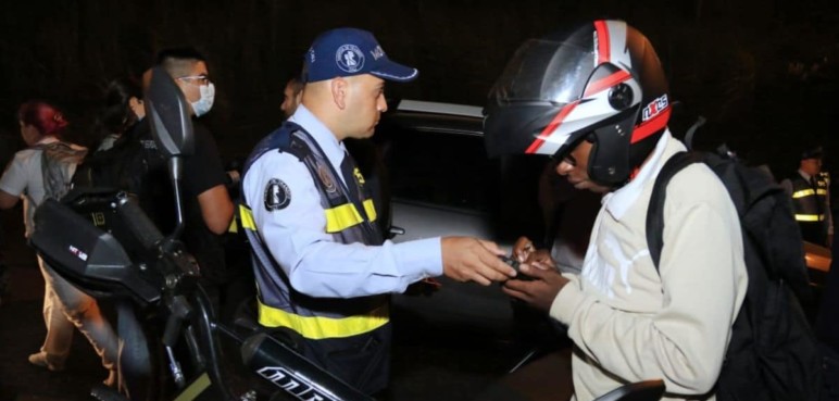 Autoridades realizaron operativo de control sobre medida de parrillero hombre