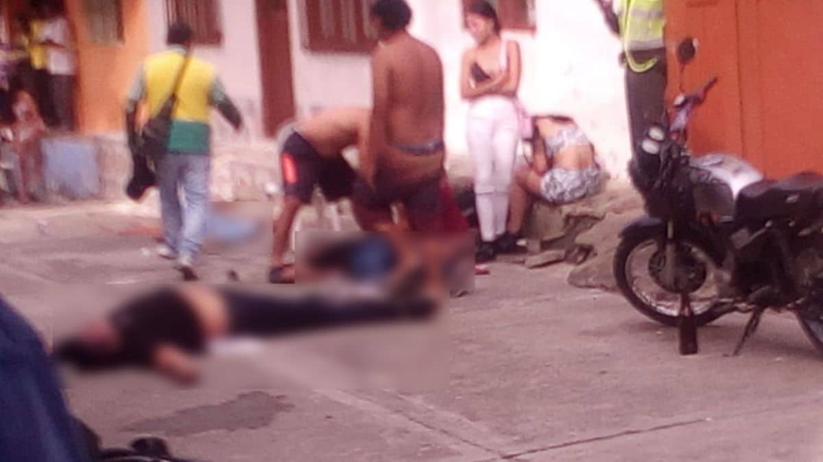 Corteros de caña protestan ante invasión de predios por indígenas en Corinto, Cauca