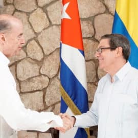 Canciller Álvaro Leyva anunció reanudación de diálogos de paz con ELN