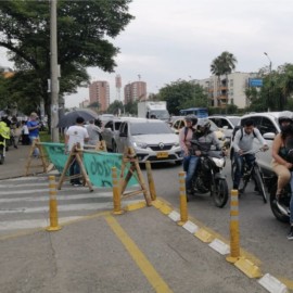 Congestión en el sur de Cali tras cierre de vía por protestas de ciudadanos