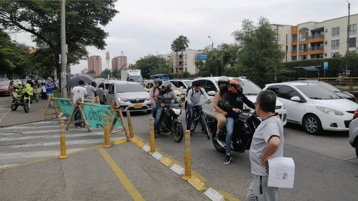 Congestión en el sur de Cali tras cierre de vía por protestas de ciudadanos