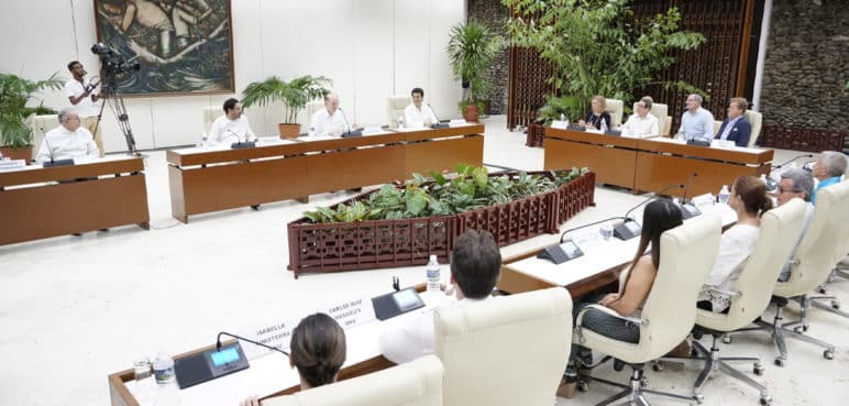 Colombia no impondrá condiciones durante diálogo con ELN: Iván Cepeda