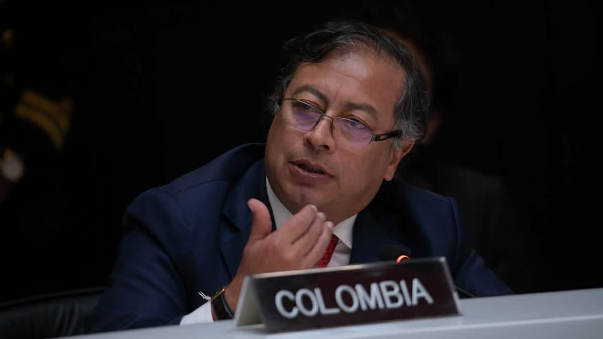 Santos despide a exlíder de la Unión Soviética como "un campeón de la paz"