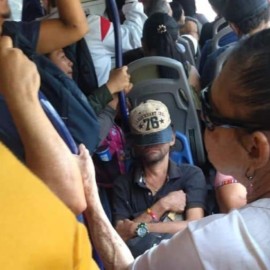 Con cuchillo en mano: Hombre se quedó dormido en asiento del MÍO