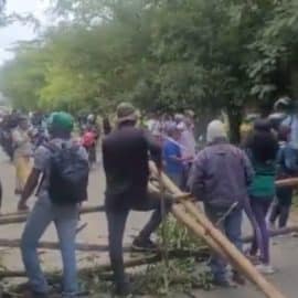 Denuncian que indígenas continúan saqueando y quemando tierras en el Cauca