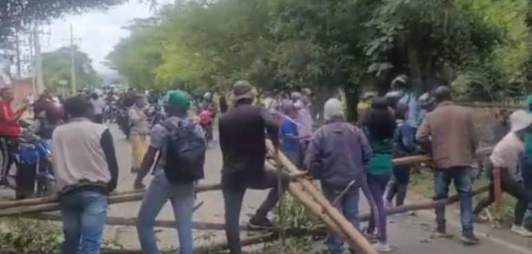 Denuncian que indígenas continúan saqueando y quemando tierras en el Cauca