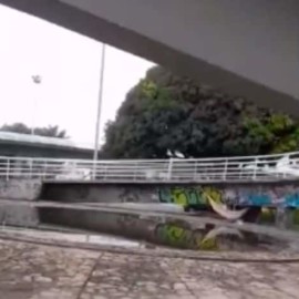 Denuncian que puentes de la Calle 5 se convirtieron en un “baño callejero”