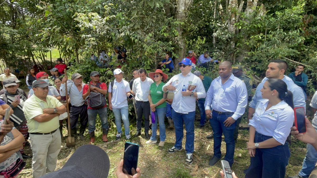 Desalojan más de 200 personas de manera pacífica de la Fundación Paz Animal
