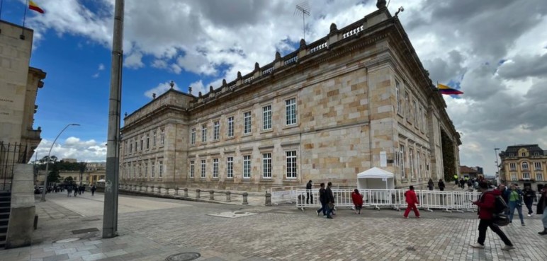 ¡Entrada libre al Congreso de la República! Ordenaron quitar rejas que rodeaban los edificios