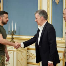 Santos despide a exlíder de la Unión Soviética como "un campeón de la paz"