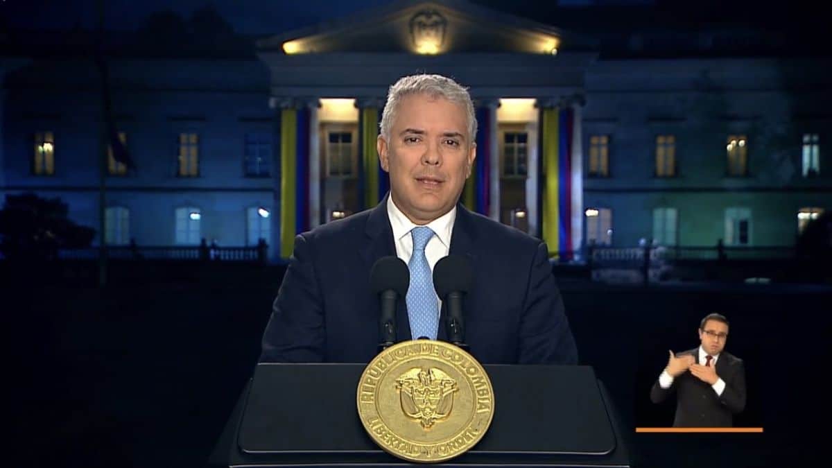 "Después de 3 años, vuelvo a utilizar traje": Ospina tras invitación a posesión de Petro