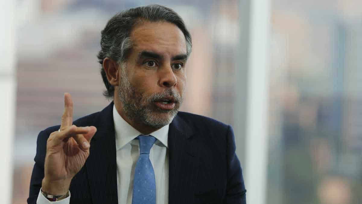 Canciller Álvaro Leyva anunció reanudación de diálogos de paz con ELN