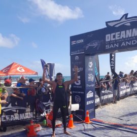 Hermanos caleños sobresalieron en la competencia de natación OCEANMAN
