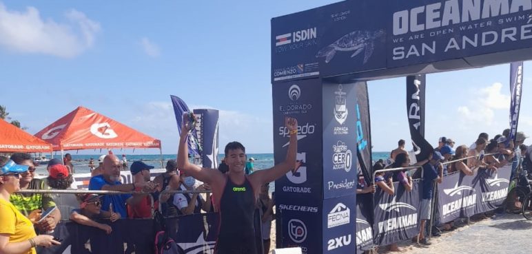 Hermanos caleños sobresalieron en la competencia de natación OCEANMAN