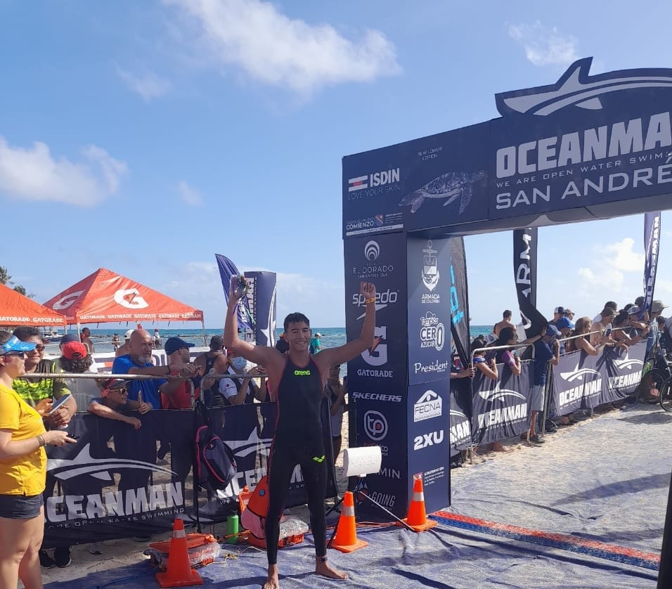 Hermanos caleños sobresalieron en la competencia de natación OCEANMAN