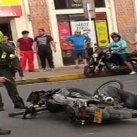 Persecución entre policías y ladrones dejó a dos personas heridas en Cartago