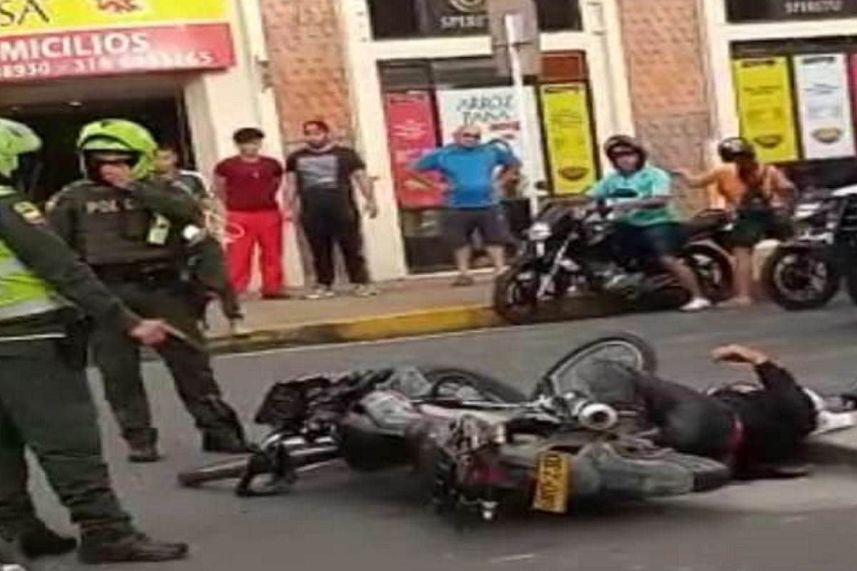 Persecución entre policías y ladrones dejó a dos personas heridas en Cartago