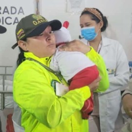 Rescatan bebé que fue raptado y luego abandonado en una caja de cartón