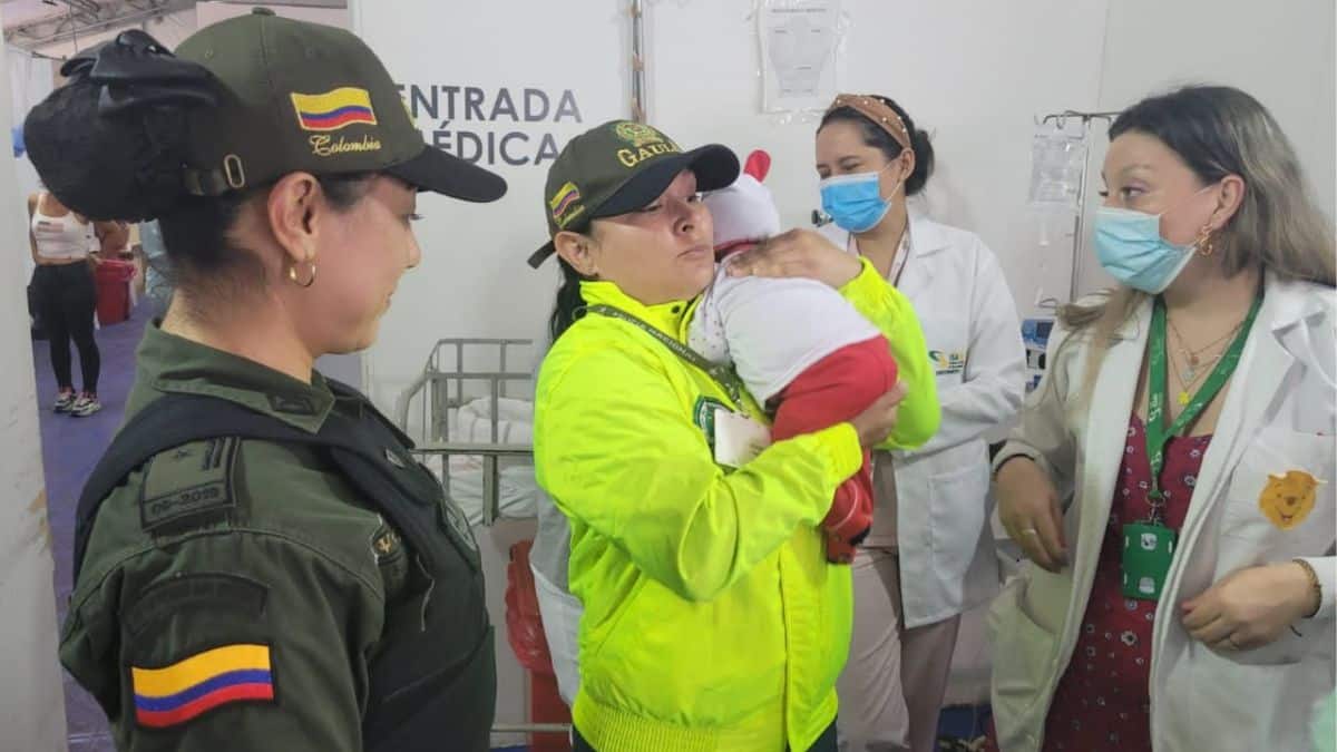 Rescatan bebé que fue raptado y luego abandonado en una caja de cartón