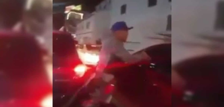Sujeto aprovechó el semáforo en rojo para robar a un hombre que iba en camioneta