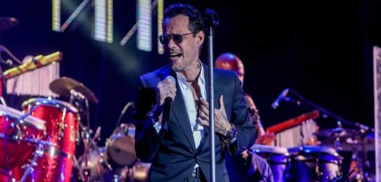 Trago amargo: Marc Anthony pidió 'guaro' en su concierto y le lanzaron la botella