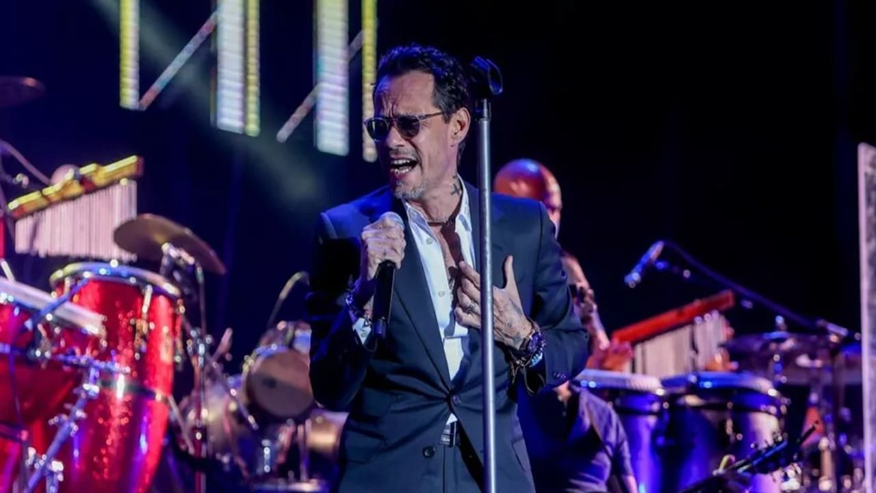 Trago amargo: Marc Anthony pidió 'guaro' en su concierto y le lanzaron la botella