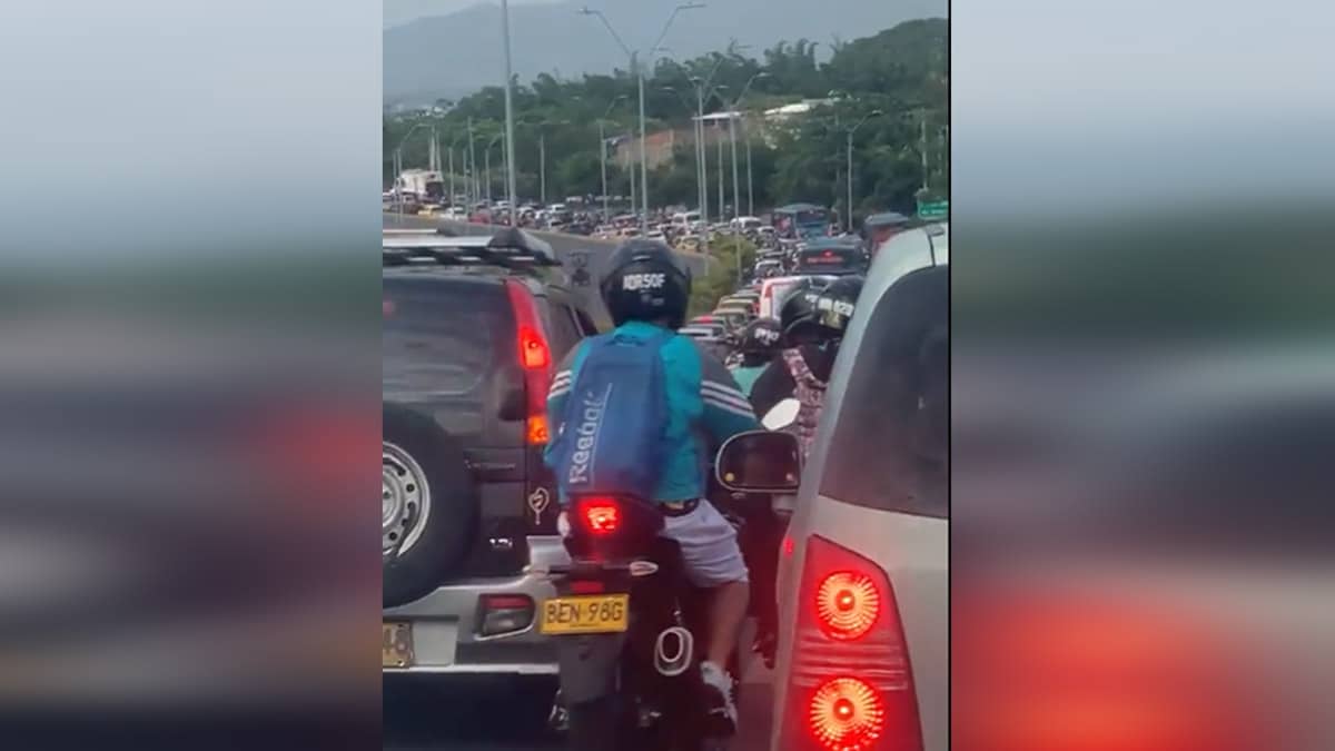 Video: Impresionante congestión en puente de la Ciudad de Cali, en ciudad 2000