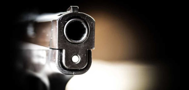 Asesinan a una mujer en Cali por intentar detener un robo a su hijo