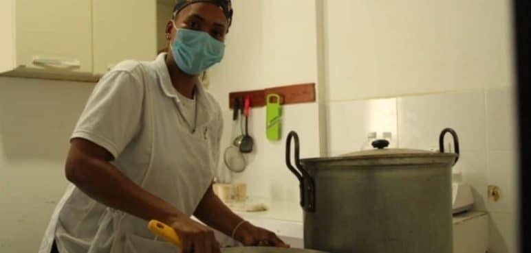 Comedores comunitarios estarían recibiendo alimentos en mal estado