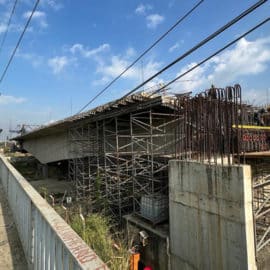 Puente de Juanchito está quebrado por presunto detrimento patrimonial: Duvalier