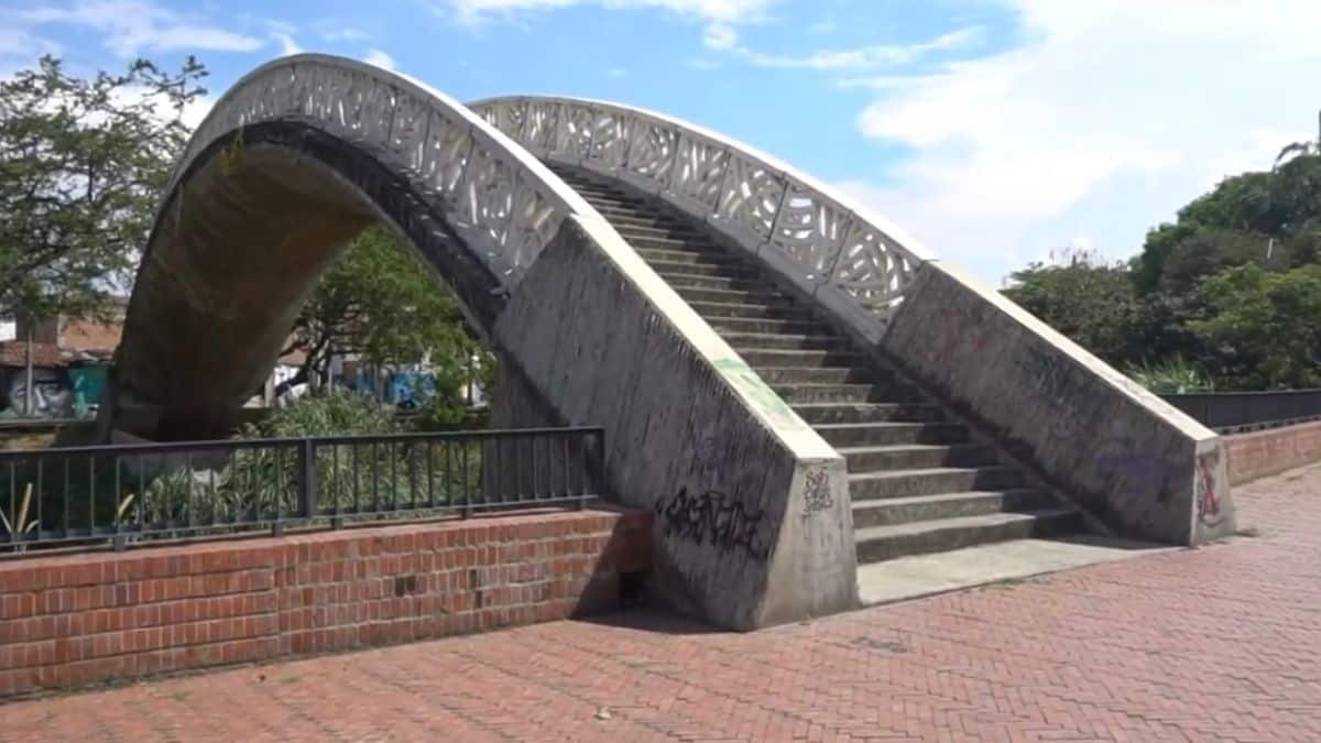Puente del arco: La nueva guarida de los habitantes de calle en Cali