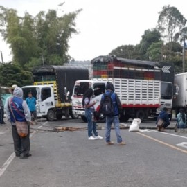 Siguen los bloqueos indígenas en la región: Vía Cali-Popayán está cerrada