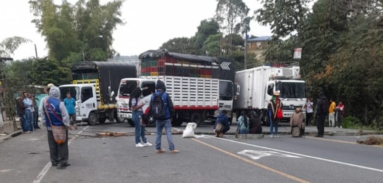 Siguen los bloqueos indígenas en la región: Vía Cali-Popayán está cerrada