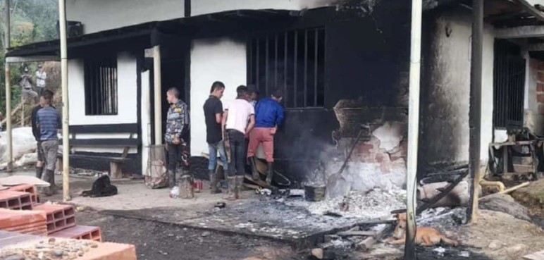 Tras masacre que dejó 4 muertos, comunidad asesinó a los presuntos sicarios