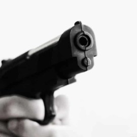 No cesa la violencia: Sede del partido Comunes fue atacada por hombres armados