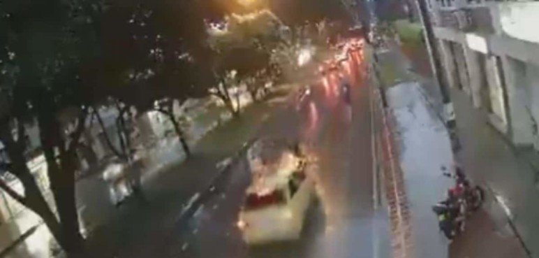 Video: Taxista atropelló a un peatón y se dio a la fuga en el norte de Cali