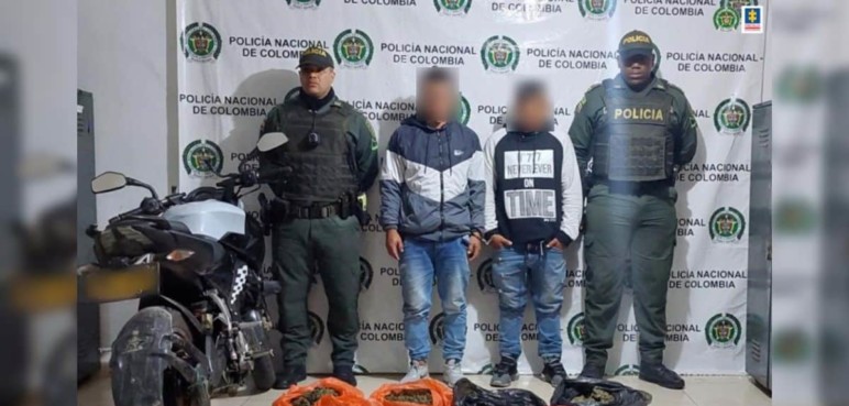 Capturan dos hombres que transportaban 9 bolsas llenas de marihuana